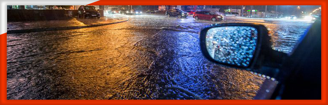 Lakukan 6 Cara Aman Ini Mengendarai Mobil Saat Menerobos Banjir