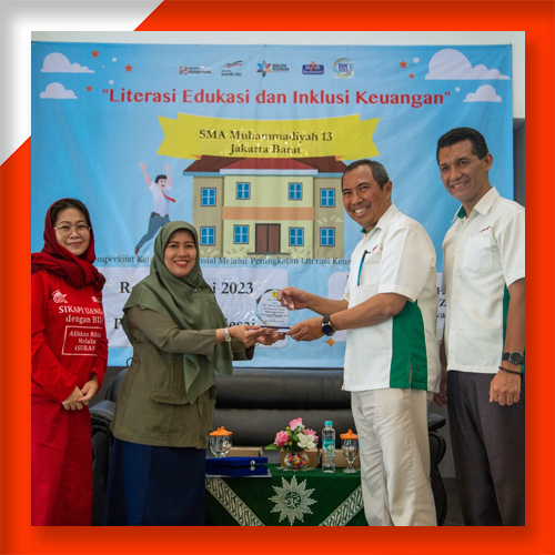 Asuransi Sinar Mas Bersama Asuransi Sumit Oto Berikan Literasi Keuangan di SMA 13 Muhammadiyah Jakarta Barat
