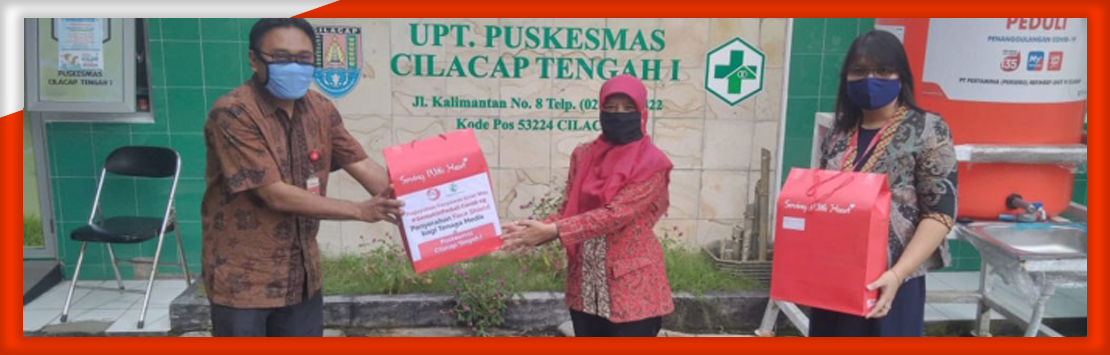 Paguyuban Karyawan Sinar Mas Menyerahkan Bantuan Face Shield bagi UPT Puskesmas Cilacap Tengah I