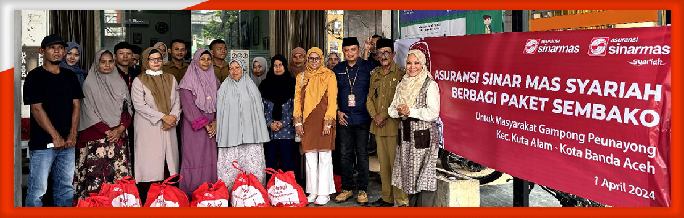 Asuransi Sinar Mas Unit Usaha Syariah Bagikan Paket Sembako dan Wakafkan Al-Qur'an di Banda Aceh